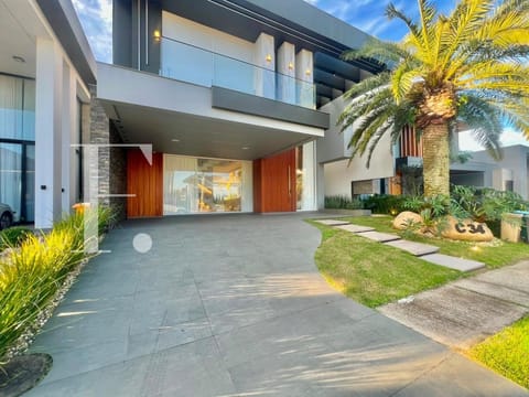 Sobrado com 350m², 4 dormitórios, 4 suítes, 2 vagas, Capão Ilhas Resort em Capão da Canoa