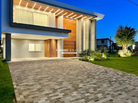 Sobrado com 464m², 5 dormitórios, 5 suítes, 2 vagas, Enseada Lagos em Xangri-Lá