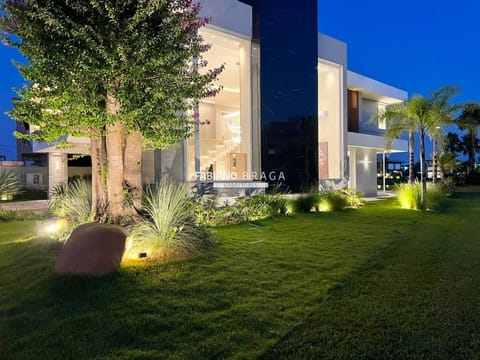 Sobrado com 464m², 5 dormitórios, 5 suítes, 2 vagas, Enseada Lagos em Xangri-Lá