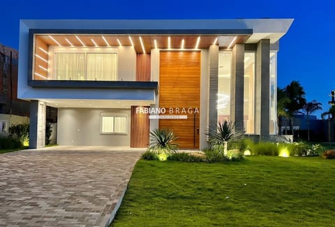 Sobrado com 464m², 5 dormitórios, 5 suítes, 2 vagas, Enseada Lagos em Xangri-Lá