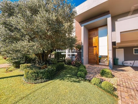 Sobrado com 380m², 5 dormitórios, 5 suítes, 2 vagas, Enseada Lagos em Xangri-Lá