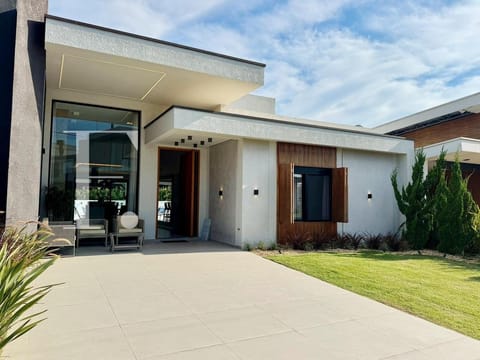 Casa Condomínio com 154m², 3 dormitórios, 3 suítes, 2 vagas, Blue em Xangri-Lá