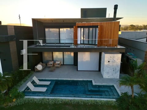 Casa Condomínio com 293m², 4 dormitórios, 4 suítes, 2 vagas, Capão Ilhas Resort em Capão da Canoa
