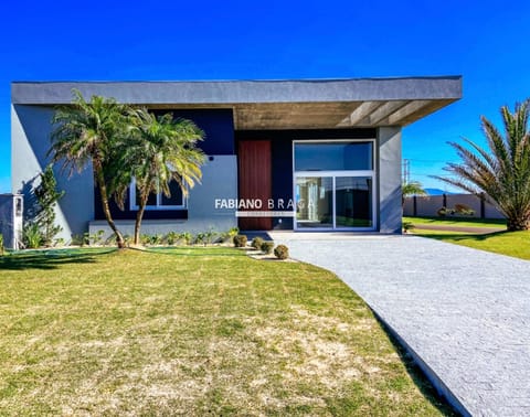 Casa Condomínio com 207m², 4 dormitórios, 4 suítes, 2 vagas, Riviera em Xangri-Lá