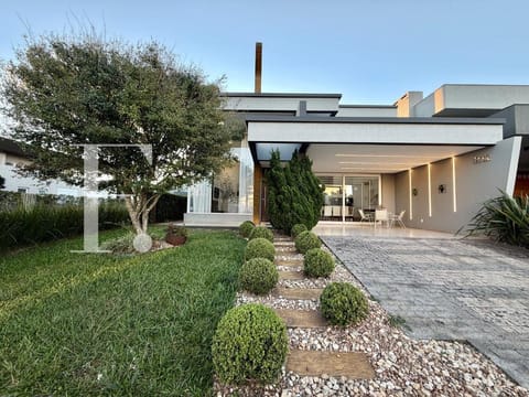 Casa Condomínio com 170m², 3 dormitórios, 3 suítes, 2 vagas, Capão Ilhas Resort em Capão da Canoa