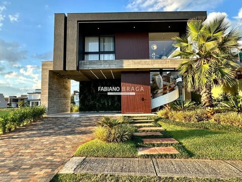 Sobrado com 320m², 5 dormitórios, 5 suítes, 2 vagas, Capão Ilhas Resort em Capão da Canoa
