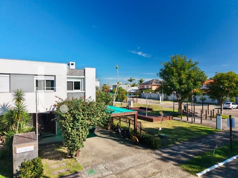 Sobrado com 336m², 3 dormitórios, 3 suítes, 2 vagas, Rossi Atlântida em Xangri-Lá