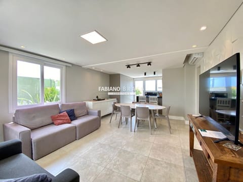 Sobrado com 101m², 3 dormitórios, 1 suíte, 4 vagas, Pateo Marbella em Xangri-Lá