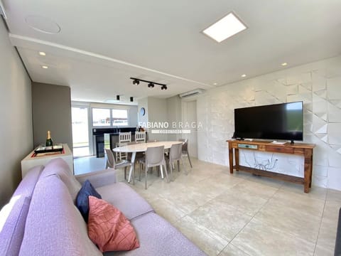 Sobrado com 101m², 3 dormitórios, 1 suíte, 4 vagas, Pateo Marbella em Xangri-Lá