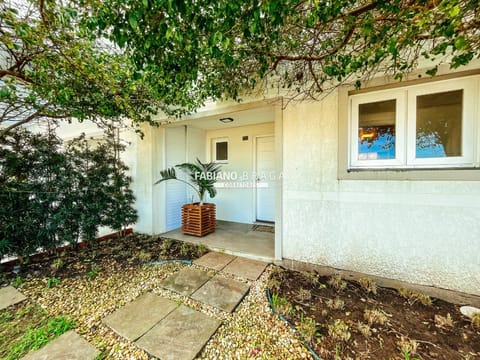 Sobrado com 113m², 3 dormitórios, 1 suíte, 2 vagas, Pateo Marbella em Xangri-Lá