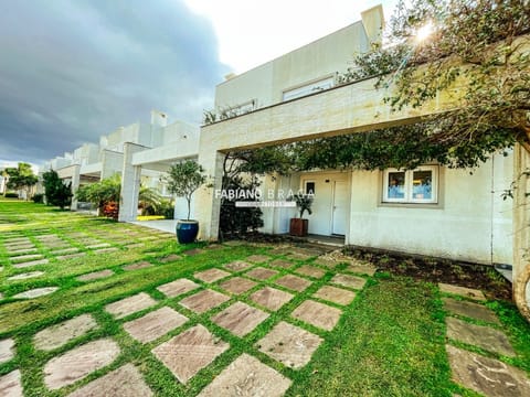 Sobrado com 113m², 3 dormitórios, 1 suíte, 2 vagas, Pateo Marbella em Xangri-Lá