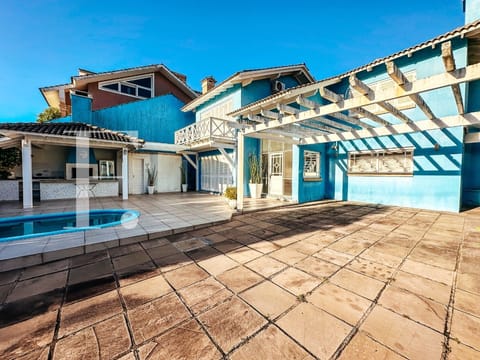 Sobrado com 359m², 4 dormitórios, 4 suítes, 4 vagas, Villas Resort em Xangri-Lá