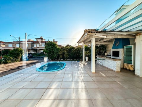 Sobrado com 359m², 4 dormitórios, 4 suítes, 4 vagas, Villas Resort em Xangri-Lá