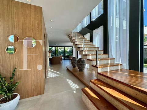 Sobrado com 257m², 4 dormitórios, 4 suítes, 2 vagas, Porto Coronado em Xangri-Lá