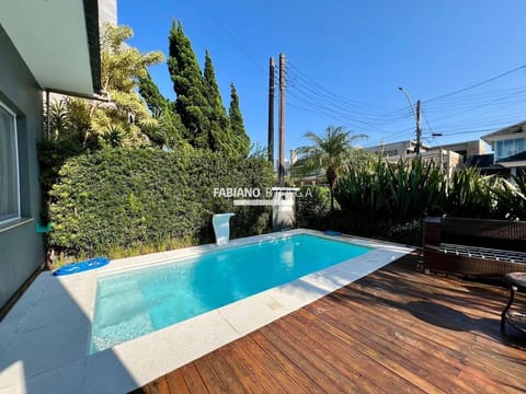 Sobrado com 380m², 5 dormitórios, 4 suítes, 2 vagas, Condado de Capão em Capão da Canoa
