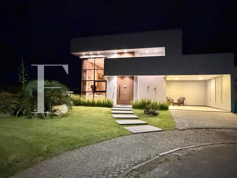 Casa Condomínio com 188m², 4 dormitórios, 4 suítes, 2 vagas, Dubai Resort em Capão da Canoa