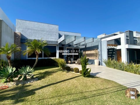 Casa Condomínio com 145m², 4 dormitórios, 4 suítes, 3 vagas, Las Palmas em Xangri-Lá