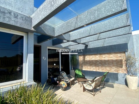 Casa Condomínio com 145m², 4 dormitórios, 4 suítes, 3 vagas, Las Palmas em Xangri-Lá