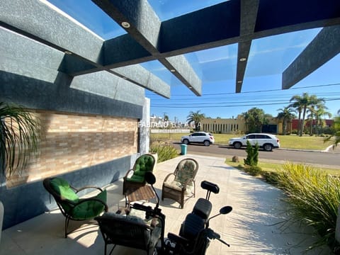 Casa Condomínio com 145m², 4 dormitórios, 4 suítes, 3 vagas, Las Palmas em Xangri-Lá