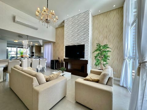 Casa Condomínio com 192m², 4 dormitórios, 4 suítes, 2 vagas, Capão Ilhas Resort em Capão da Canoa
