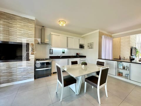 Casa Condomínio com 192m², 4 dormitórios, 4 suítes, 2 vagas, Capão Ilhas Resort em Capão da Canoa