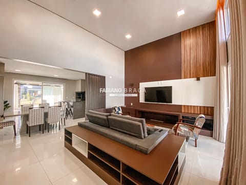 Casa Condomínio com 200m², 3 dormitórios, 3 suítes, 2 vagas, Riviera em Xangri-Lá