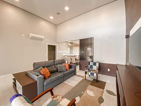 Casa Condomínio com 200m², 3 dormitórios, 3 suítes, 2 vagas, Riviera em Xangri-Lá