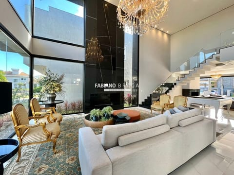 Sobrado com 350m², 5 dormitórios, 5 suítes, 2 vagas, Velas da Marina em Capão da Canoa