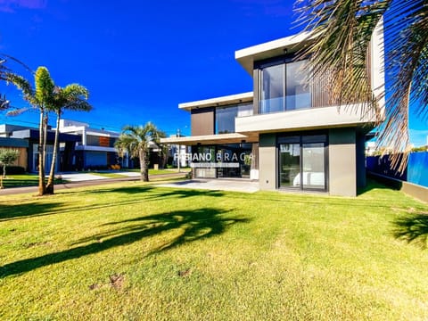 Sobrado com 225m², 4 dormitórios, 4 suítes, 2 vagas, Acqualina em Xangri-Lá