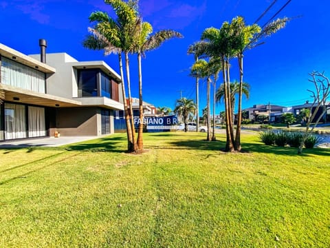Sobrado com 225m², 4 dormitórios, 4 suítes, 2 vagas, Acqualina em Xangri-Lá