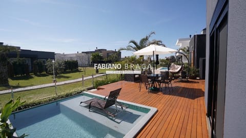 Casa Condomínio com 190m², 4 dormitórios, 4 suítes, 2 vagas, Riviera em Xangri-Lá