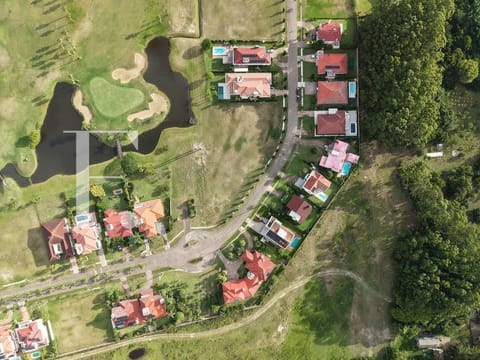 Terreno em Condomínio com 1687m², Green Village Golf Club em Xangri-Lá