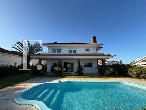 Sobrado com 370m², 4 dormitórios, 4 suítes, 2 vagas, Green Village Golf Club em Xangri-Lá