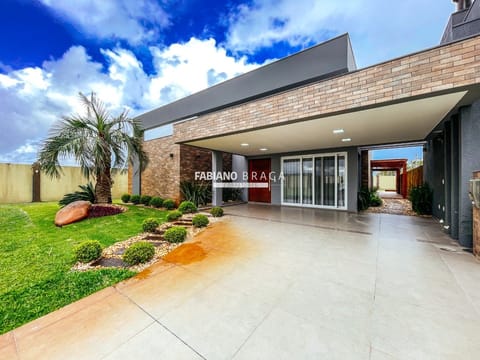 Casa Condomínio com 220m², 4 dormitórios, 4 suítes, 2 vagas, Riviera em Xangri-Lá