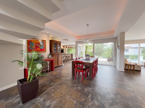 Sobrado com 390m², 5 dormitórios, 5 suítes, 2 vagas, Porto Coronado em Xangri-Lá