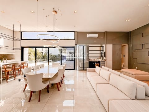 Casa Condomínio com 270m², 4 dormitórios, 4 suítes, 2 vagas, Velas da Marina em Capão da Canoa