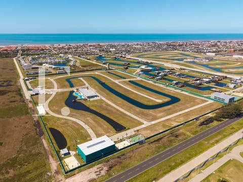 Terreno em Condomínio com 243m², Wave Home Resort em Xangri-Lá