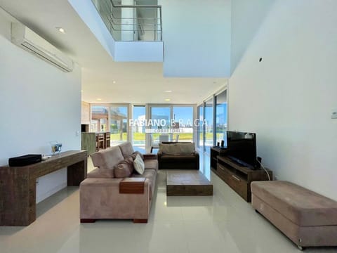 Sobrado com 182m², 6 dormitórios, 6 suítes, 2 vagas, Riviera em Xangri-Lá