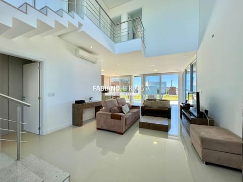 Sobrado com 182m², 6 dormitórios, 6 suítes, 2 vagas, Riviera em Xangri-Lá