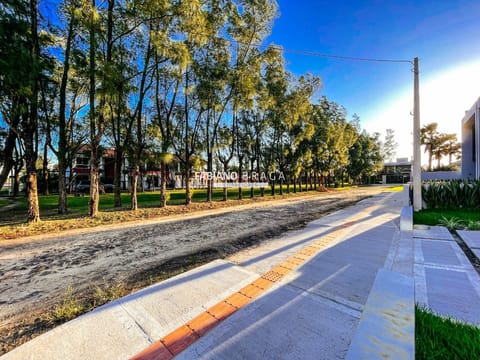 Casa com 167m², 4 dormitórios, 4 suítes, 2 vagas, no bairro Centro de Xangri-Lá em Xangri-Lá