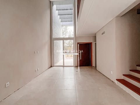 Casa com 156m², 4 dormitórios, 2 suítes, 2 vagas, no bairro Centro em Xangri-Lá
