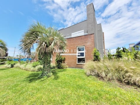 Sobrado com 220m², 4 dormitórios, 3 suítes, 2 vagas, Acqualina em Xangri-Lá