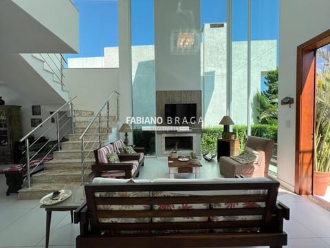 Sobrado com 148m², 4 dormitórios, 2 suítes, 2 vagas, Las Palmas em Xangri-Lá