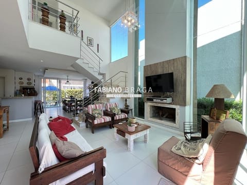 Sobrado com 148m², 4 dormitórios, 2 suítes, 2 vagas, Las Palmas em Xangri-Lá