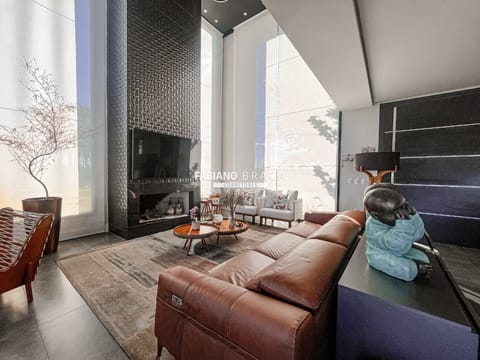 Sobrado com 320m², 5 dormitórios, 5 suítes, 3 vagas, Enseada Lagos em Xangri-Lá
