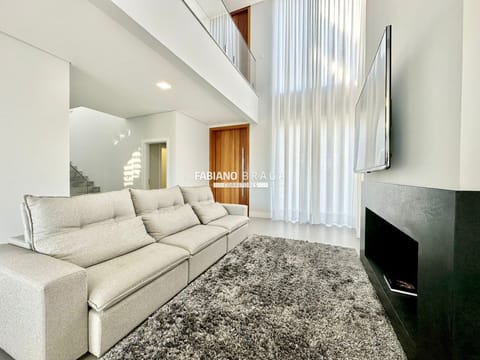 Sobrado com 290m², 4 dormitórios, 4 suítes, 2 vagas, Capão Ilhas Resort em Capão da Canoa