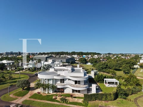 Sobrado com 509m², 5 dormitórios, 5 suítes, 3 vagas, Atlântida Ilhas Park em Xangri-Lá