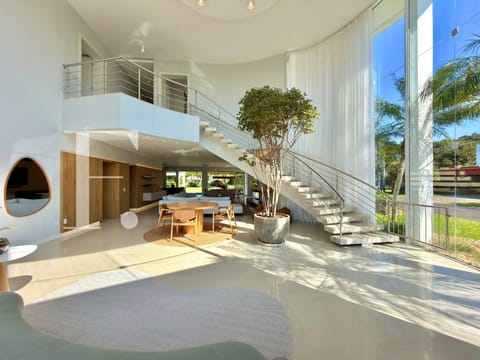 Sobrado com 509m², 5 dormitórios, 5 suítes, 3 vagas, Atlântida Ilhas Park em Xangri-Lá