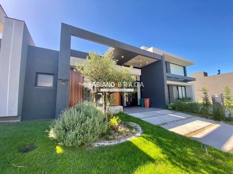 Casa Condomínio com 150m², 4 dormitórios, 4 suítes, 2 vagas, Blue em Xangri-Lá