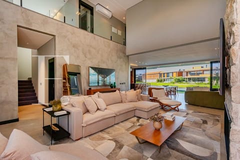 Sobrado com 439m², 6 dormitórios, 6 suítes, 2 vagas, Enseada Lagos em Xangri-Lá